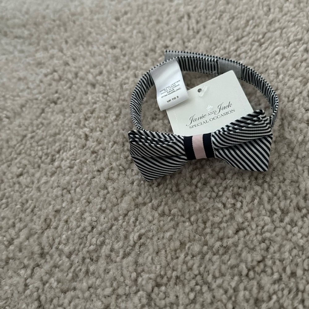 Bow tie